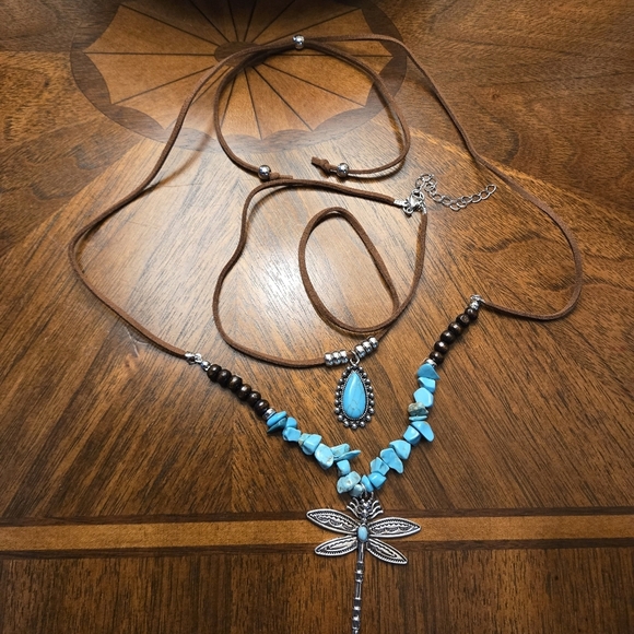 Two-Piece Bohemian Pendant Necklace Set Dragonfly Turquois Beads Faux Leather - Picture 5 of 10